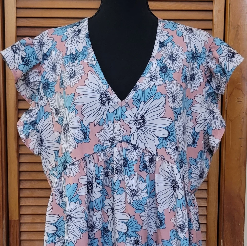NWOT Floral Ruffle Sleeve Plus Size Top (2XL) - Picture 2 of 12